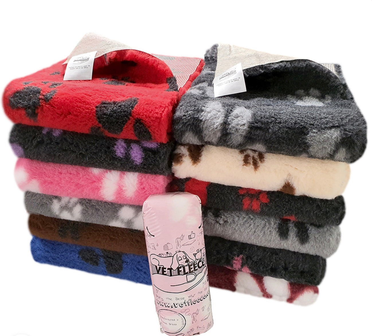 VetFleece Non-Slip Multipaw Pattern In Charcoal With Lilac Paws 24in-18in